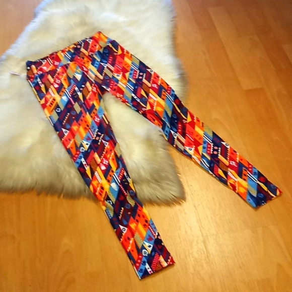 Disney LLR Its a Small World Legging-Pink Mix - Picture 7 of 9